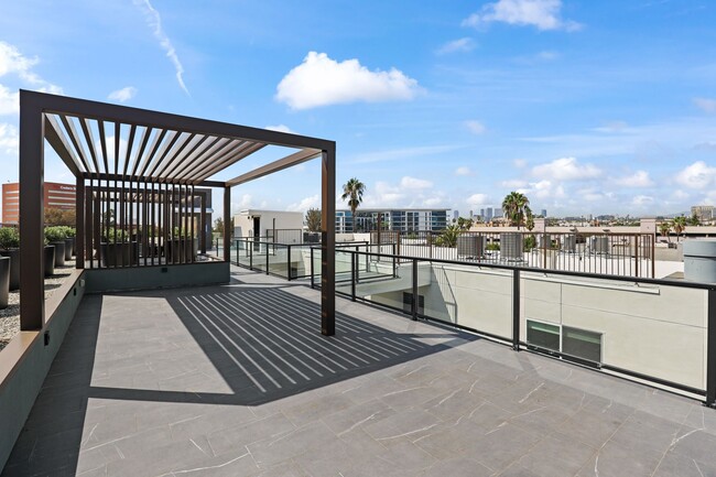 Building Photo - Blackburn La Cienega by Wiseman