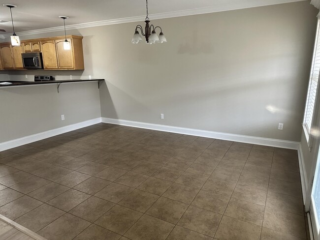 Building Photo - 916 Thunder Creek Dr