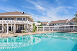 Resort-Style Pool and Pergola and Chaise Lounge Chairs - Chestnut Farm Apartments
