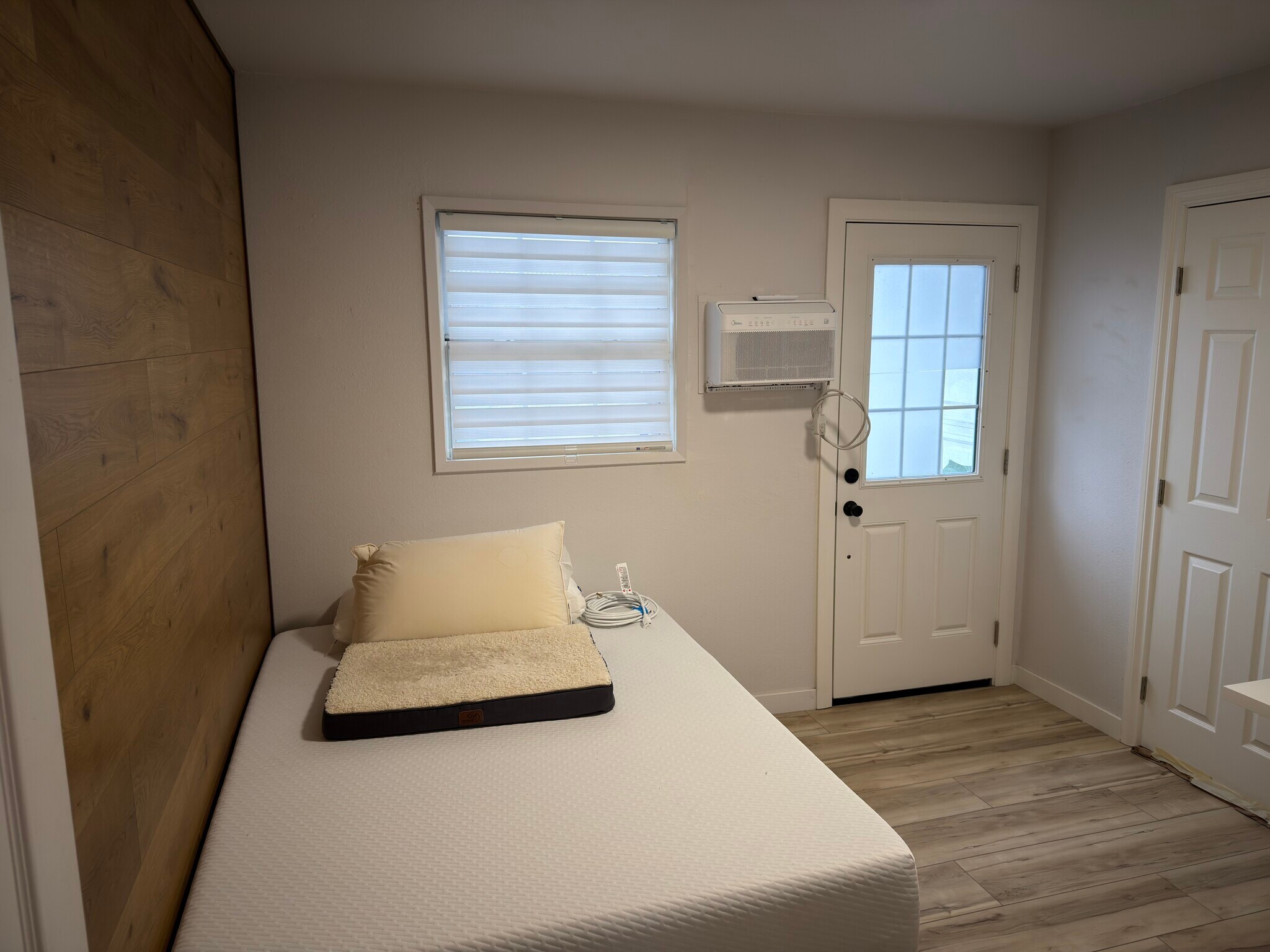 Building Photo - 740 Chesham Ave