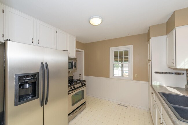 Building Photo - 6825 Xerxes Ave S