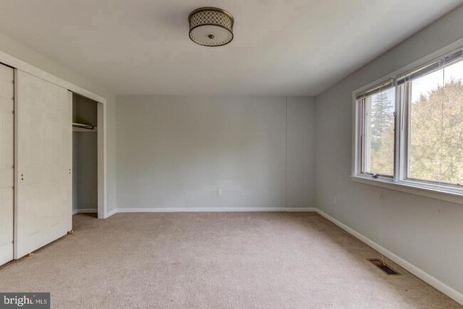 Building Photo - 107 Montrose Ave