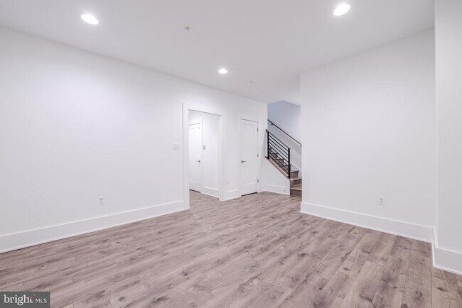 Building Photo - 11382 Emerald Park Rd