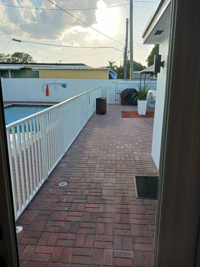 Building Photo - 680 E 8th Ave