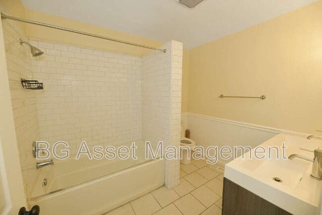 Building Photo - 3830 Twin Oaks Way