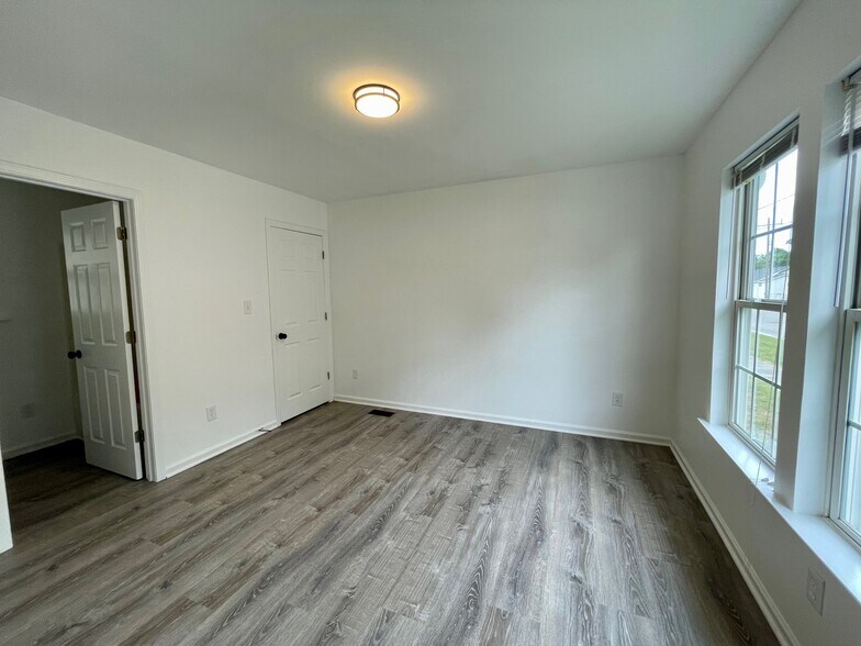 Building Photo - 1202 S 8th St