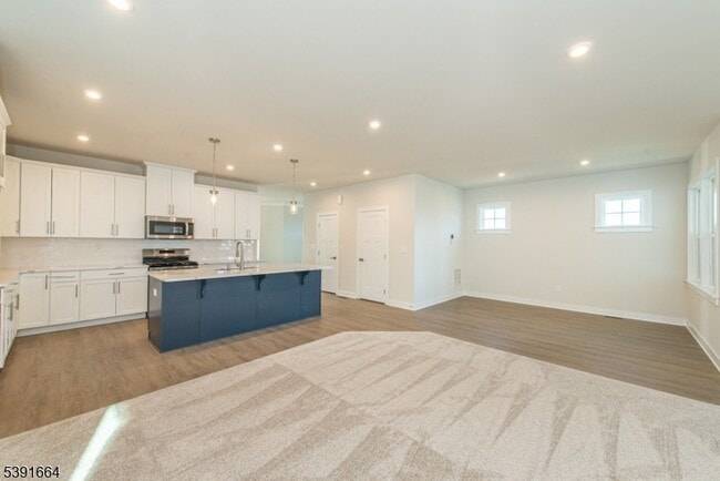 Building Photo - 14 Willow Ln