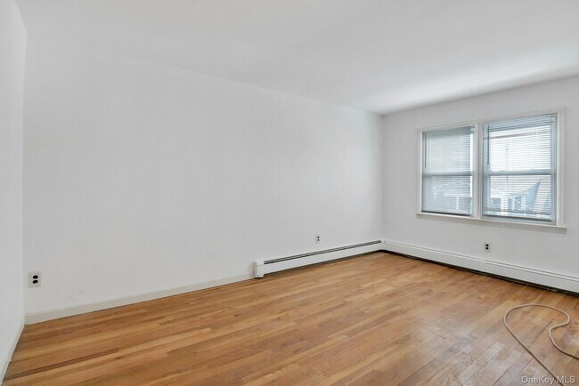 Building Photo - 105 Woodside Ave