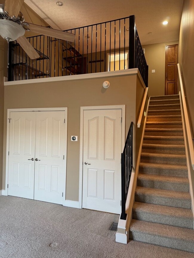 Building Photo - 2 Bedroom/2.5 Bath Townhome located in a Gated Community with a Water Front View! Available on 8/...