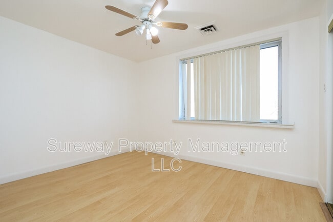 Building Photo - 1004 Oregon Ave