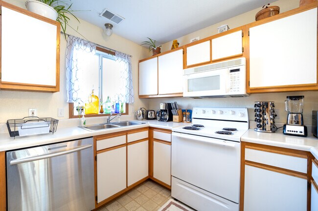Building Photo - 3797 Vale Dr