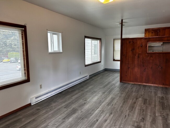 Building Photo - 519 1/2 S Almon St