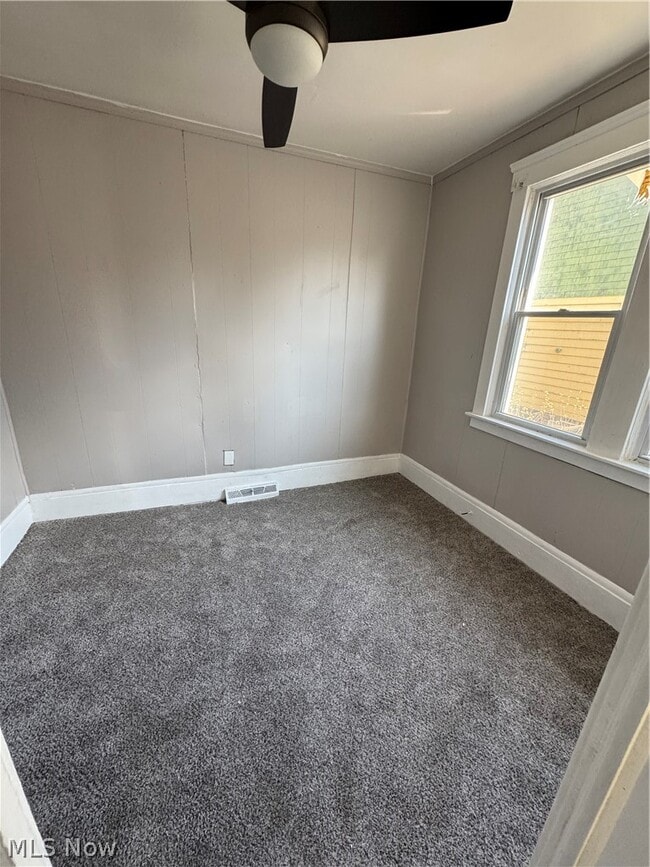 Building Photo - 9316 Raymond Ave