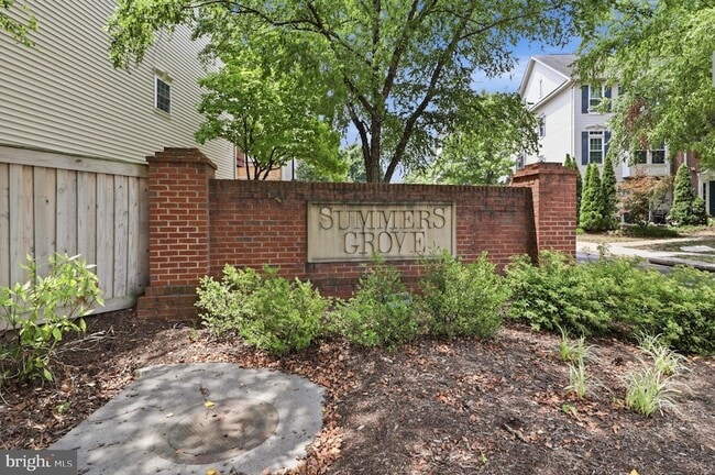 Building Photo - 986 Harrison Cir