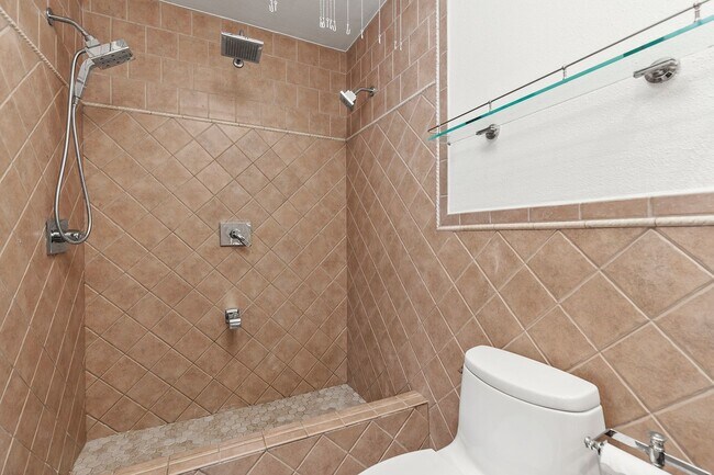 Building Photo - Welcome to Your Dream Home in Sunny San Di...