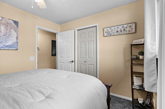 Building Photo - 428 Edwards Ave