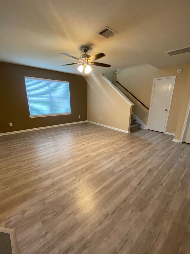 Building Photo - Spacious 4Bed, 2.5 Bath plus Bonus Room, 2-story home in the desirable Remington Grove community!
