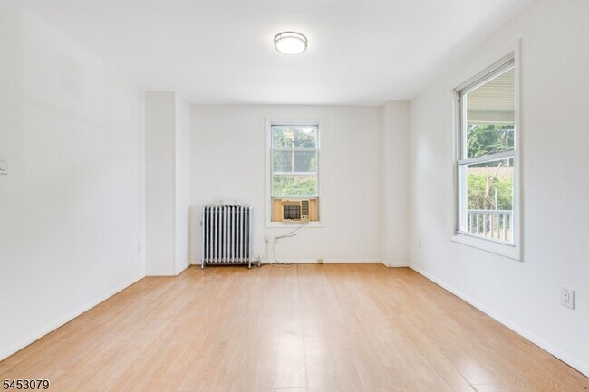 Building Photo - 37 Bowers Ln