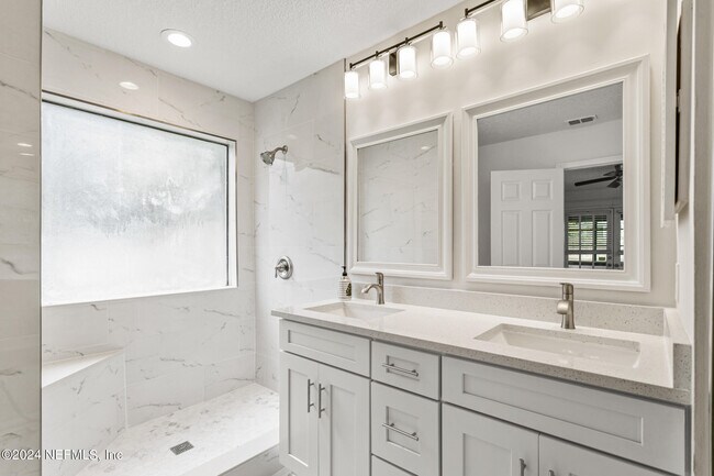 Building Photo - 8621 Goodbys Trace Dr