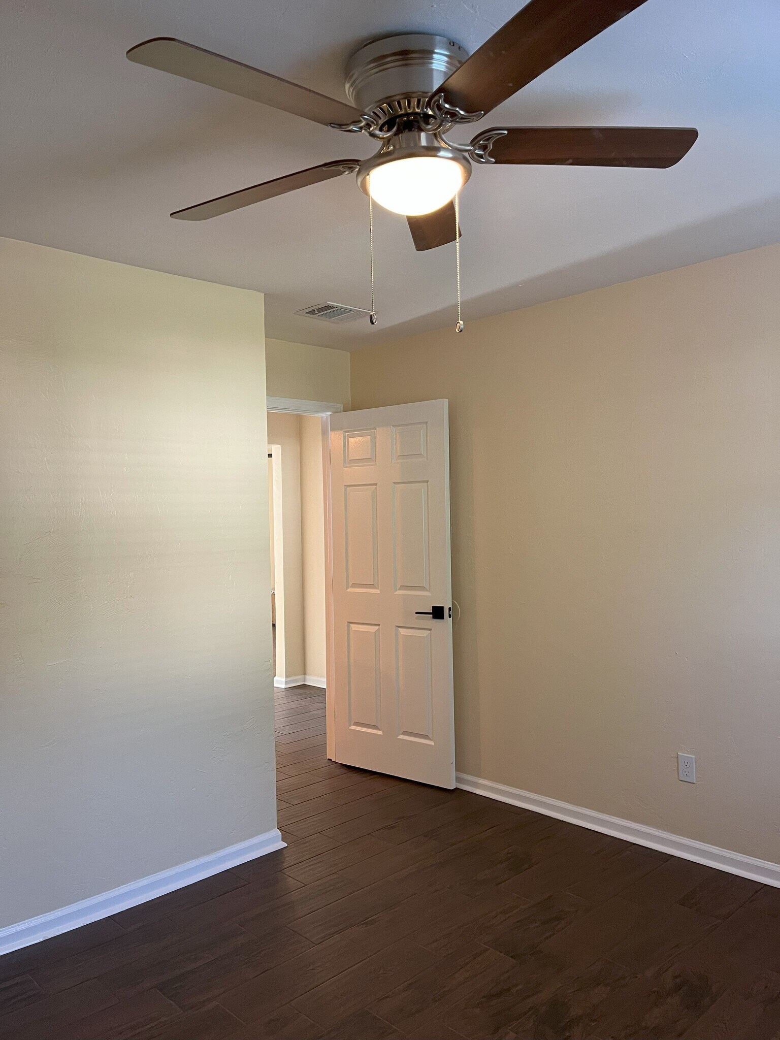 Building Photo - 728 Pointe Ct