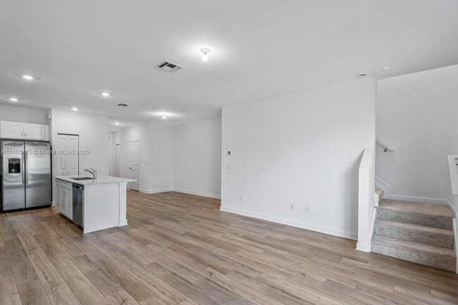 Building Photo - 223 SE Woodbark St