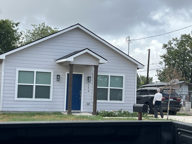 Building Photo - 254 Ardmore St