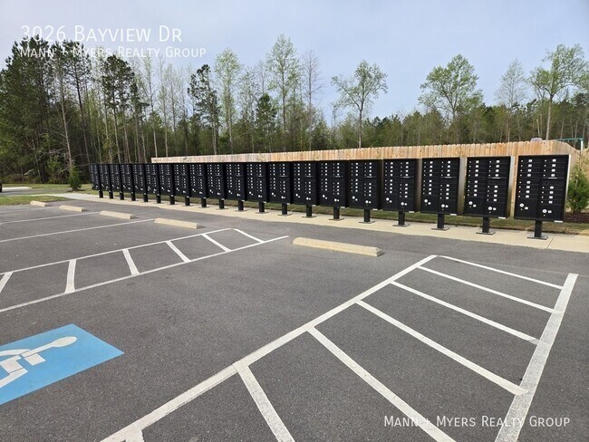 Building Photo - 3026 Bayview Dr