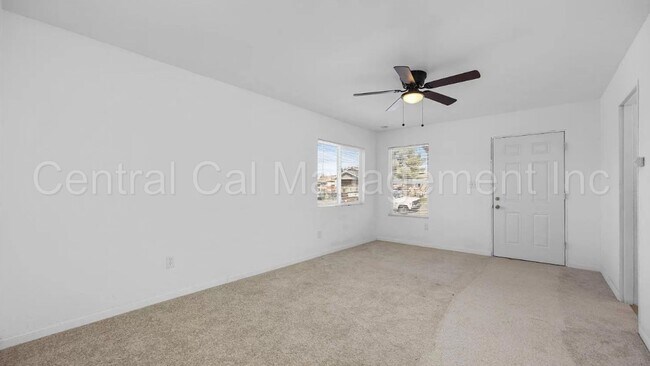 Building Photo - 2 Bedroom/1 Bath Home - $1395 Per Month!