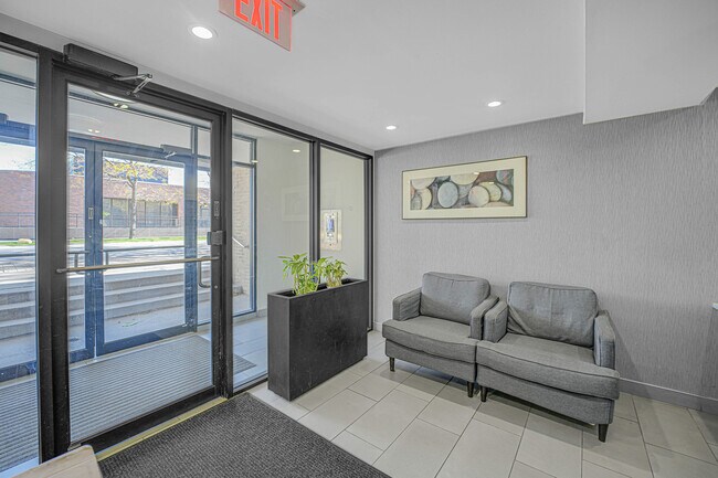 Building Photo - 5420 N Sheridan Rd