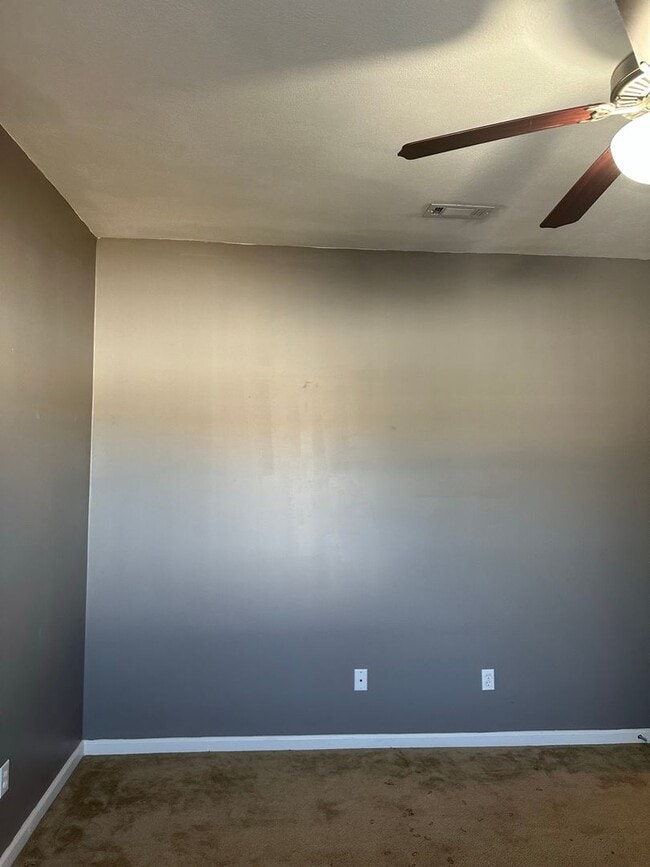 Building Photo - Wakefield Subdivision!  End Unit.