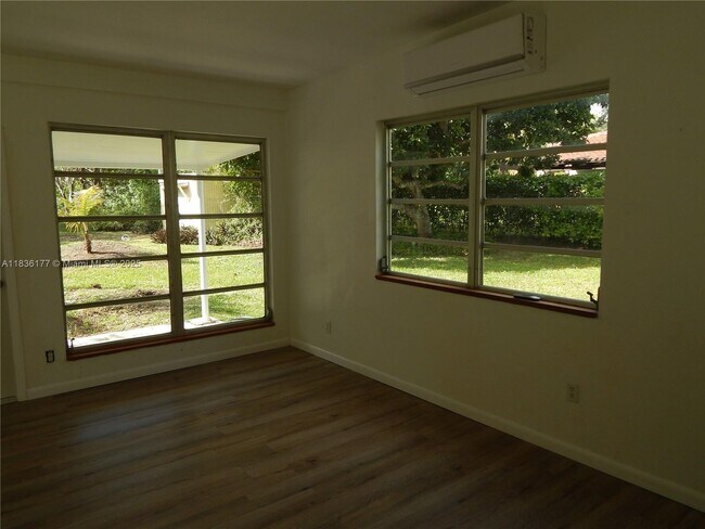 Building Photo - 7800 SW 69th Ave