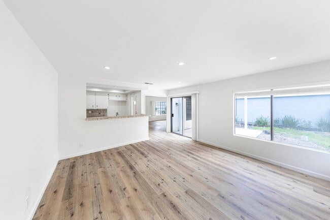 Building Photo - 3 Bedroom home located in the sought-after...