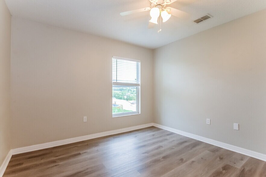 Building Photo - 1378 Willow Crest Dr