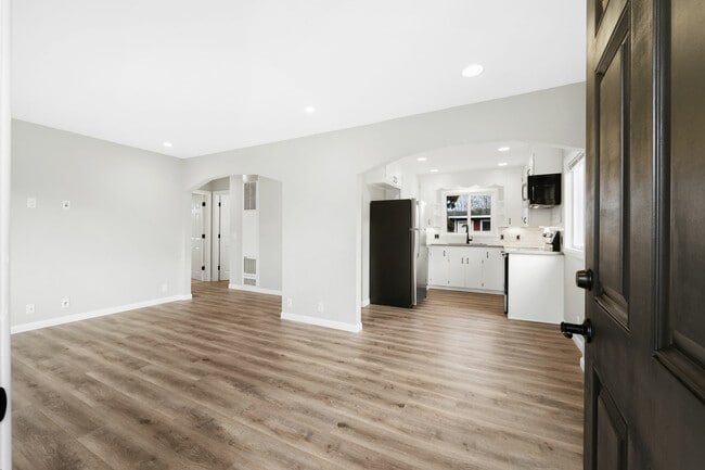 Building Photo - 903 Bonney Ave