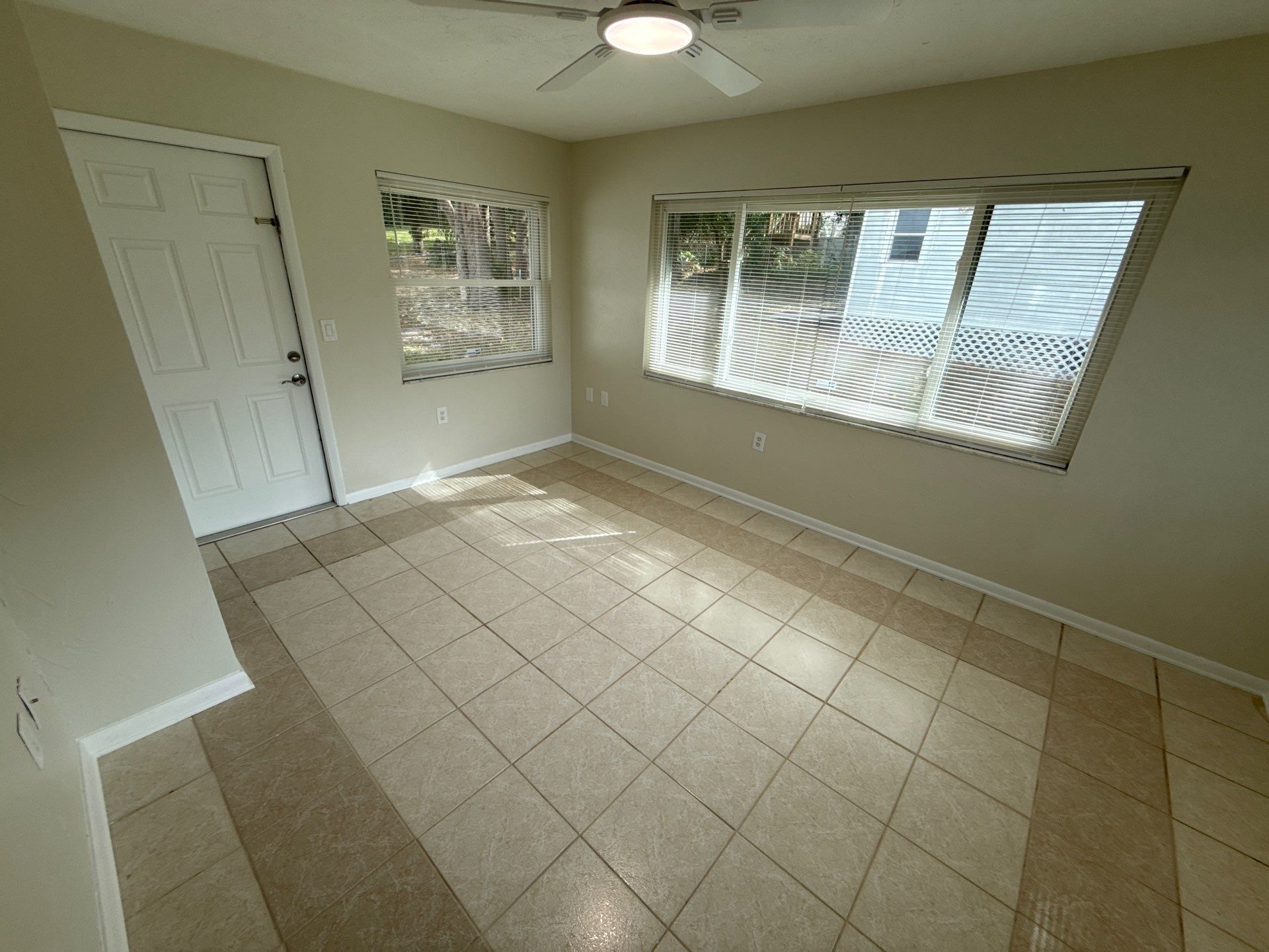 Building Photo - 227 S Lee St