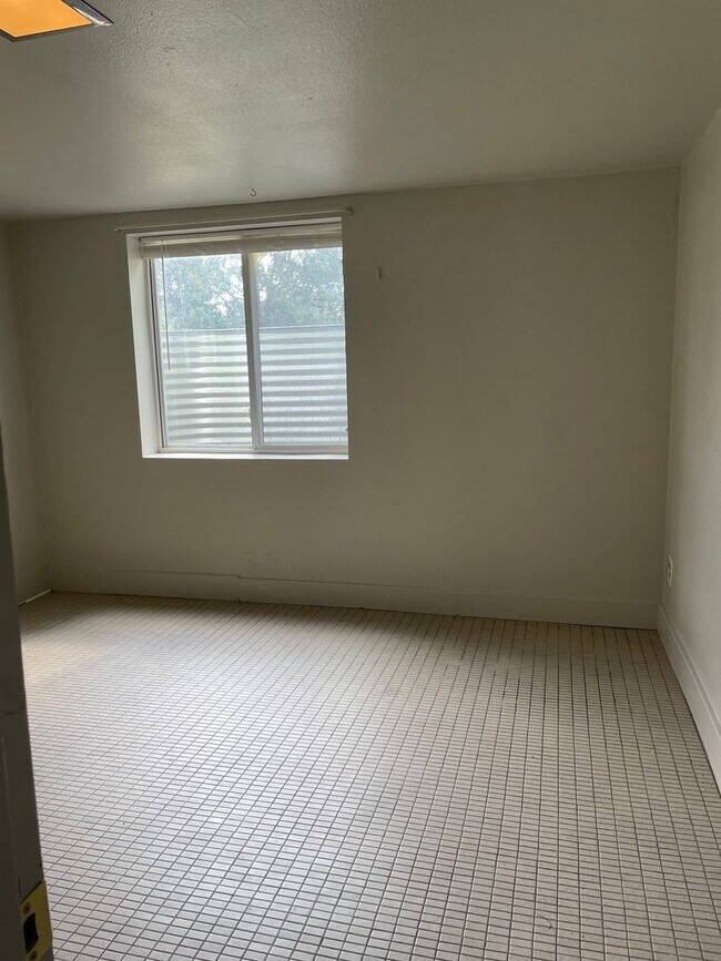 Building Photo - 4 Bed 2 Bath Old Town Fort Collins Home on Corner Lot