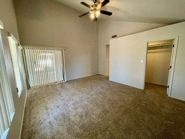 Building Photo - Mesa Del Sol Home