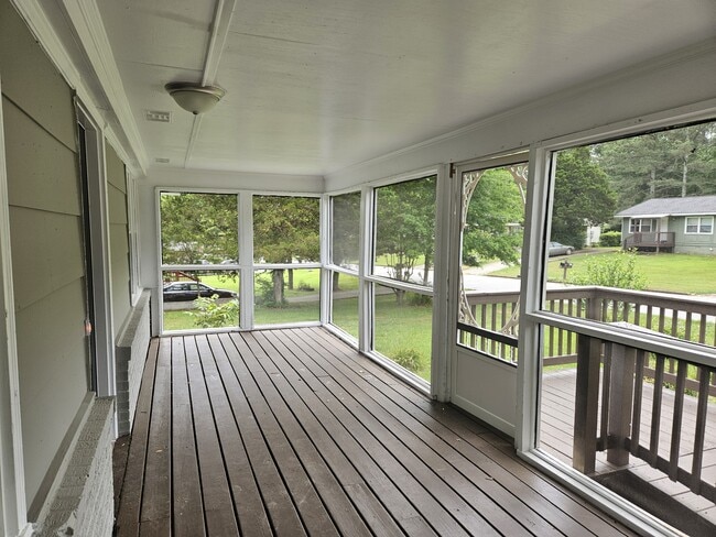 Building Photo - 640 Aubrey Dr