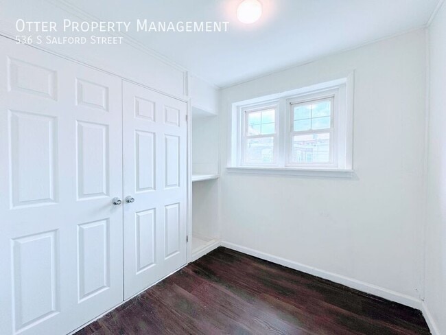 Building Photo - 536 S Salford St