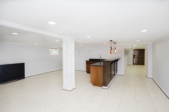 Building Photo - 2177 Chain Bridge Rd