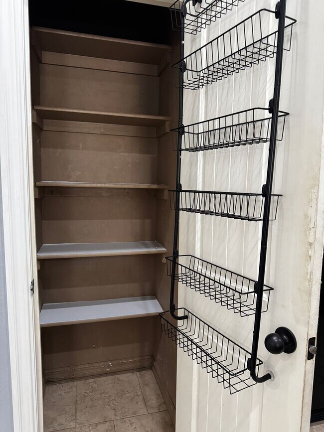 Building Photo - 5708 NW Valor Ave