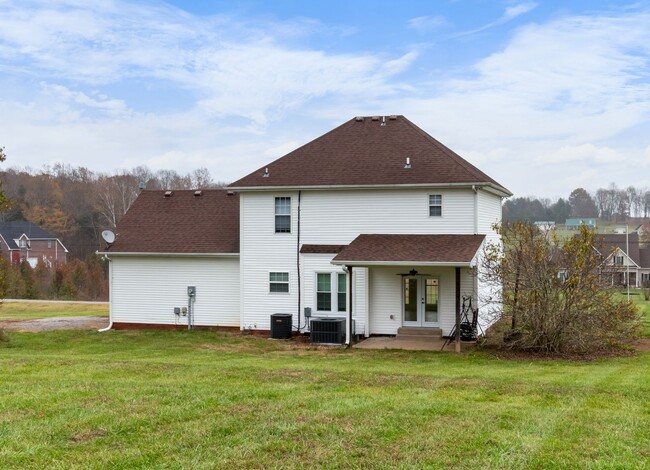 Building Photo - Lovely Single Family Home with Land