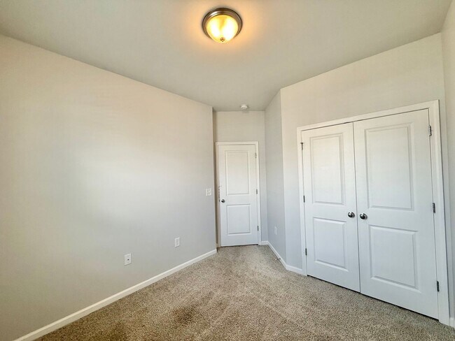 Building Photo - **OFFERING REFUNDABLE APPLICATION FEES & $100 MOVE IN PROMOTION** Modern 3BD, 2.5BA Clayton Townh...