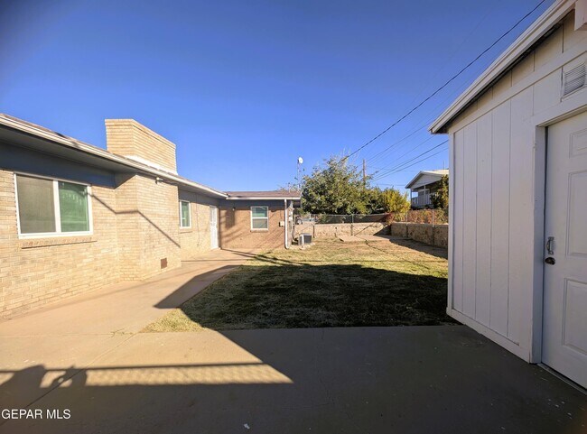 Building Photo - 5804 Pickerel Dr