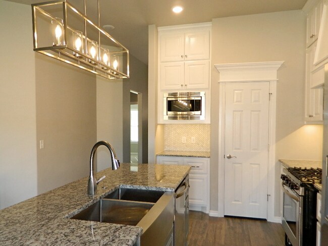 Building Photo - 5232 Lannister Ln