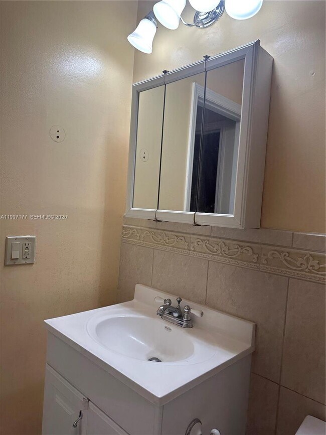 Building Photo - 9724 SW 142nd Pl