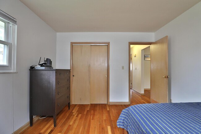 Building Photo - 714 Island Ct
