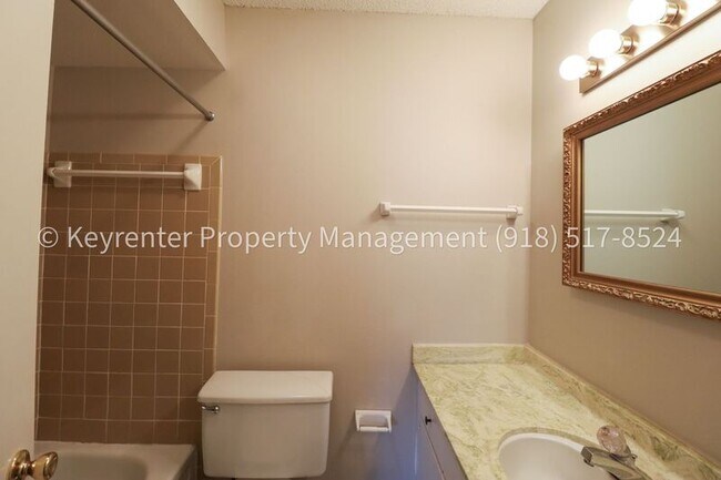 Building Photo - 6125 S Troost Ave