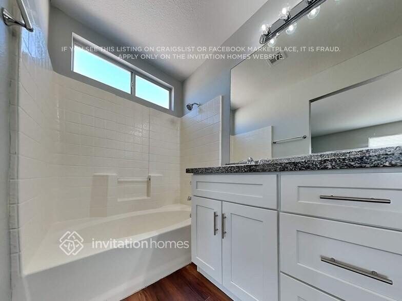 Building Photo - 7981 N Willow Pines Pl