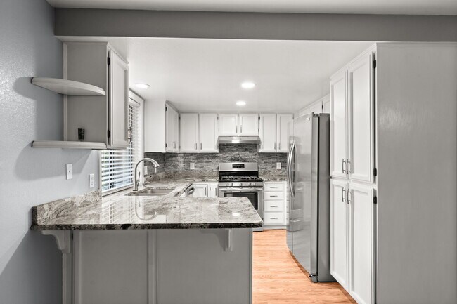 Building Photo - 2360 Temple Dr